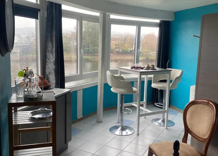 Apartment La Casa Du Port, Chambres, Privee, Avec Vue Sur La Riviere