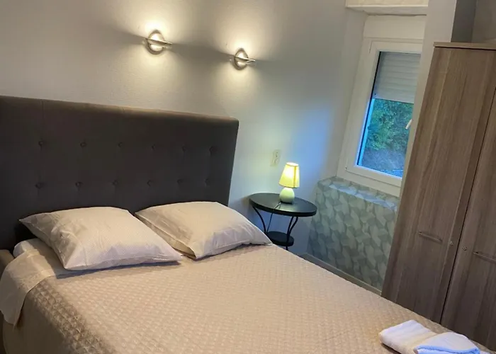 Appartement La Casa Du Port, Chambres, Privee, Avec Vue Sur La Riviere *